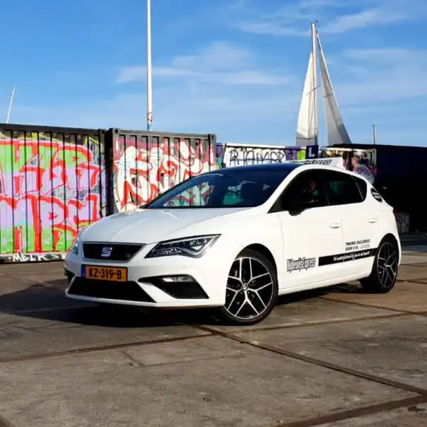 Lesauto RijbewijsExpress Witte Seat lesauto van RijbewijsExpress