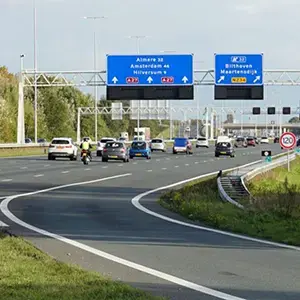 Autorijles snelweg rijden en veilig leren invoegen bij RijbewijsExpress
